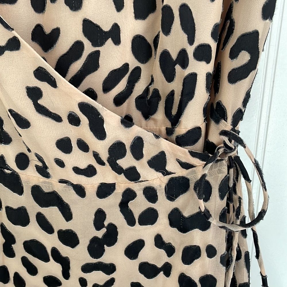 ALICE + OLIVIA cheetah print silk blend wrap dress puff sleeves lined size 6 - Picture 6 of 16